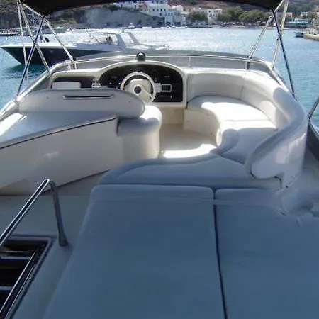 Botel Lady Sun Yacht *